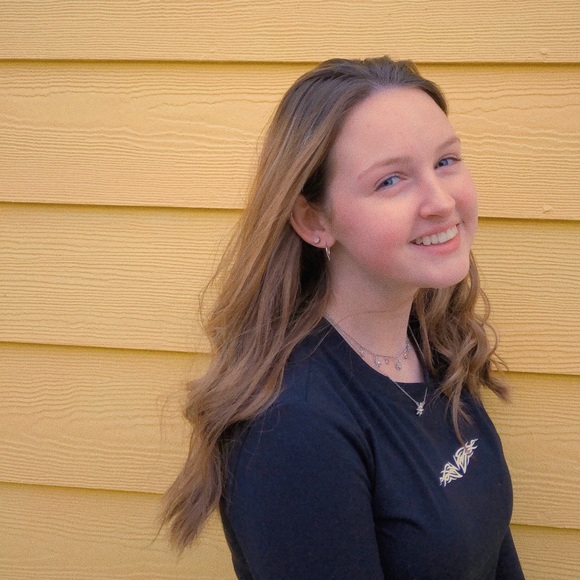 Meet your Posher, Carys - Picture 1 of 1